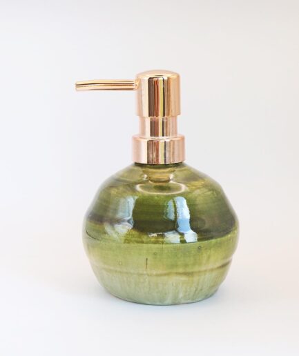 Ręcznie robiony ceramiczny dozownik na mydło w płynie – zielony z połyskiem, unikatowy design