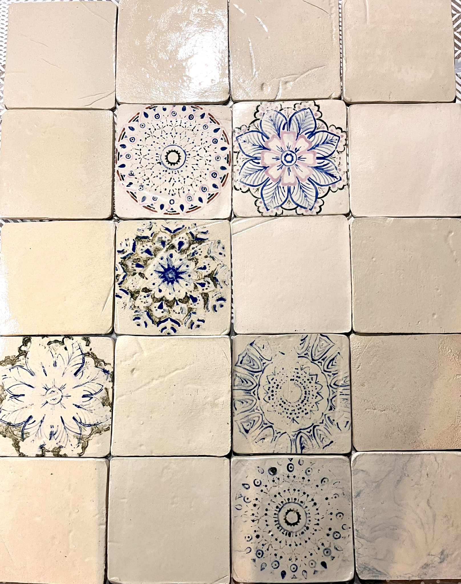 płytka rozeta10 Płytki ceramiczne „Rozeta Mix” – duże, ręcznie robione kafle z unikalnymi wzorami