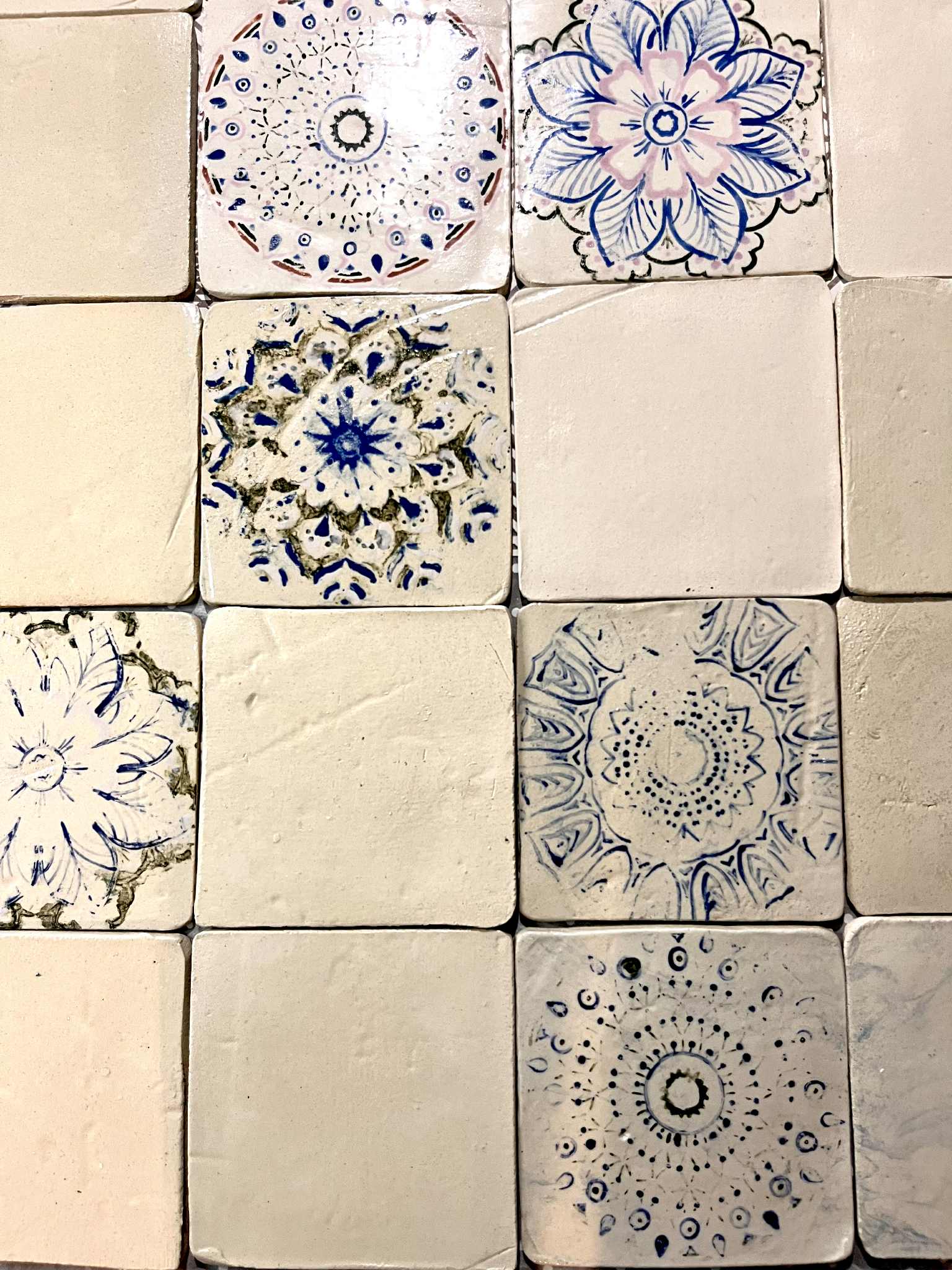 płytka rozeta9 Płytki ceramiczne „Rozeta Mix” – duże, ręcznie robione kafle z unikalnymi wzorami