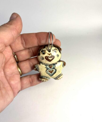 Ceramiczne breloki artystyczne – Ludzik - ciasteczko