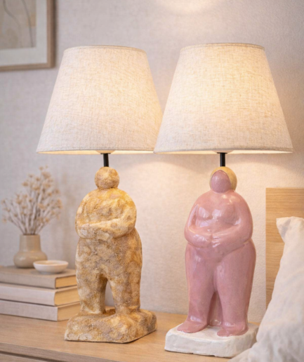 lampa stołowa kobieta z abażurem