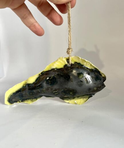 Unikatowa dekoracja ścienna inspirowana naturą. Ryba Gurami wykonana ręcznie, z wyraźną fakturą i organiczną formą.